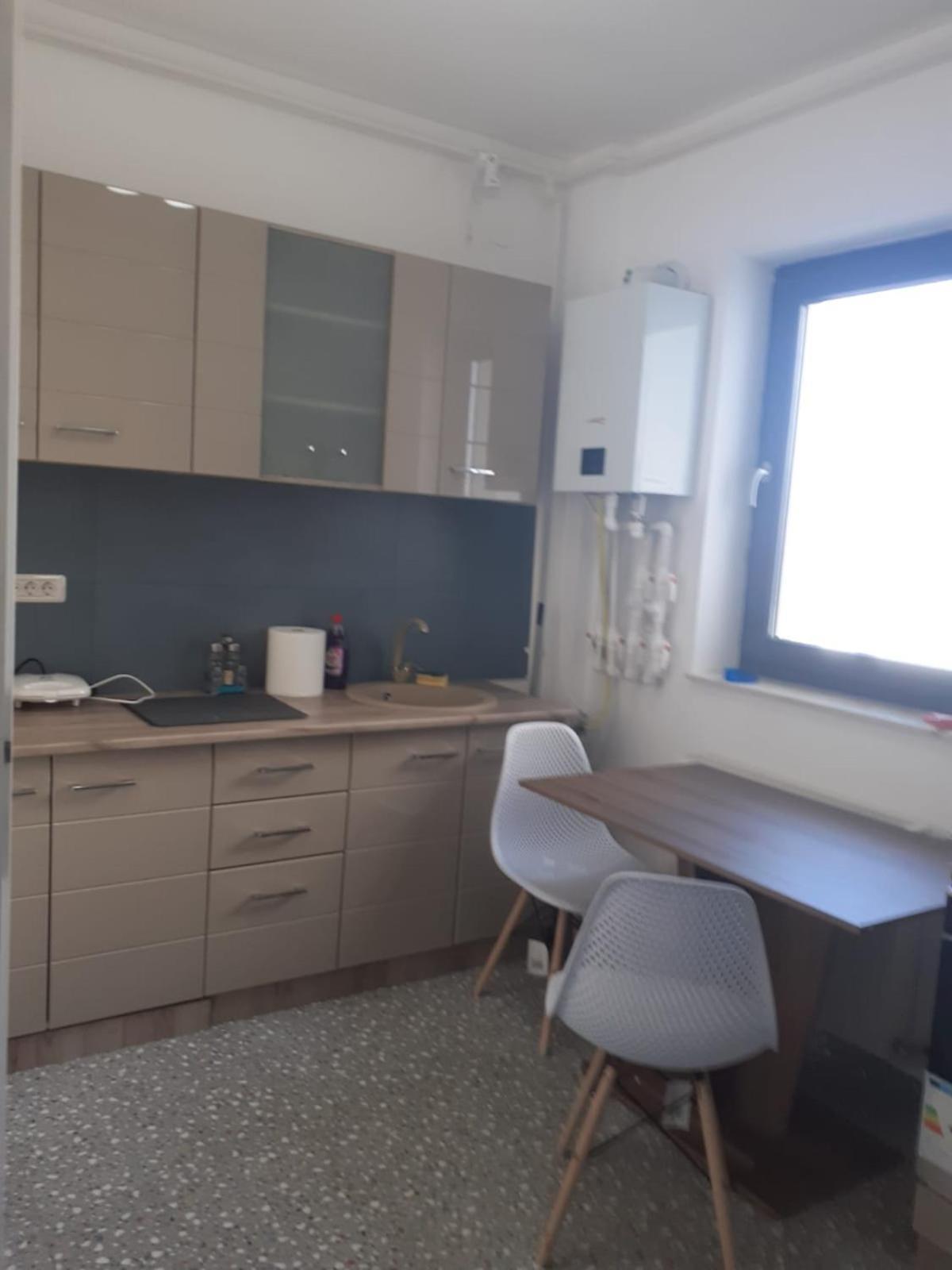 In Apart Hotel Бухарест Экстерьер фото