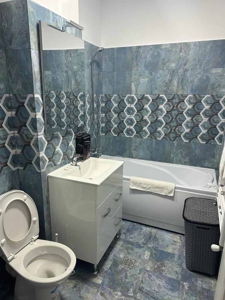 In Apart Hotel Бухарест Экстерьер фото