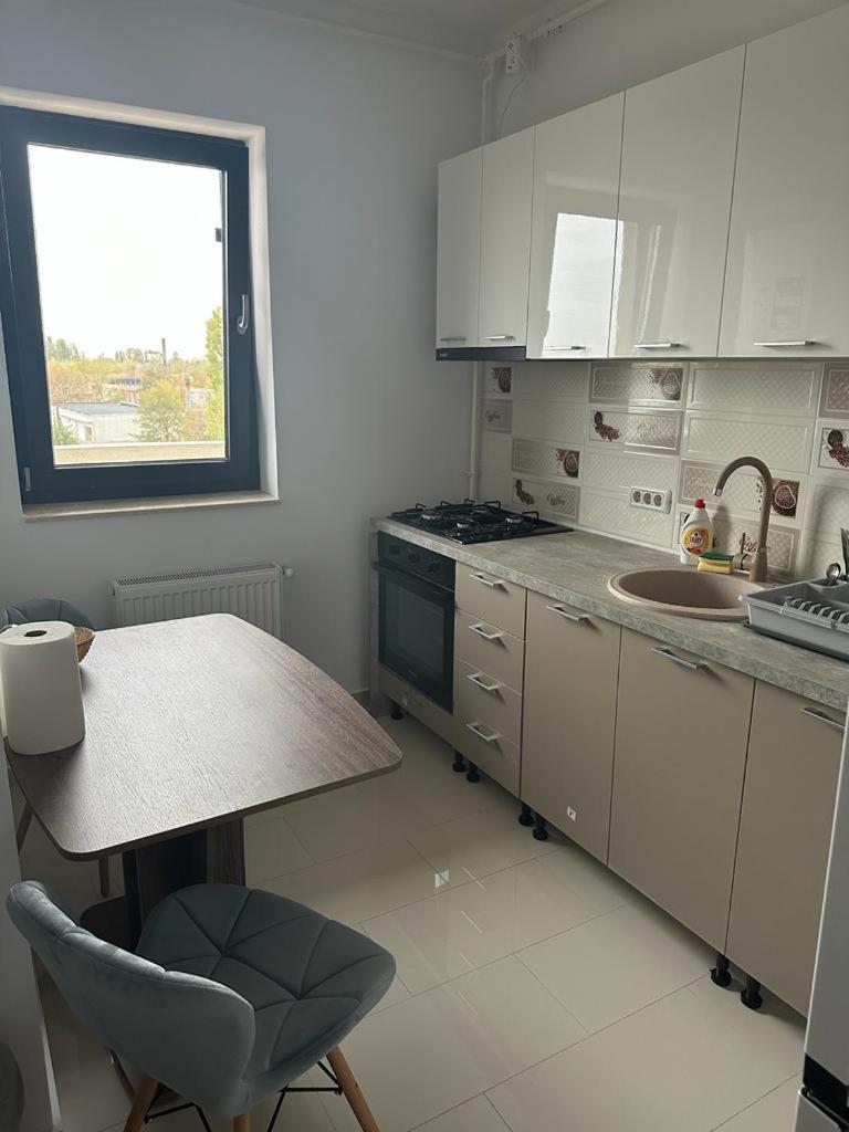 In Apart Hotel Бухарест Экстерьер фото