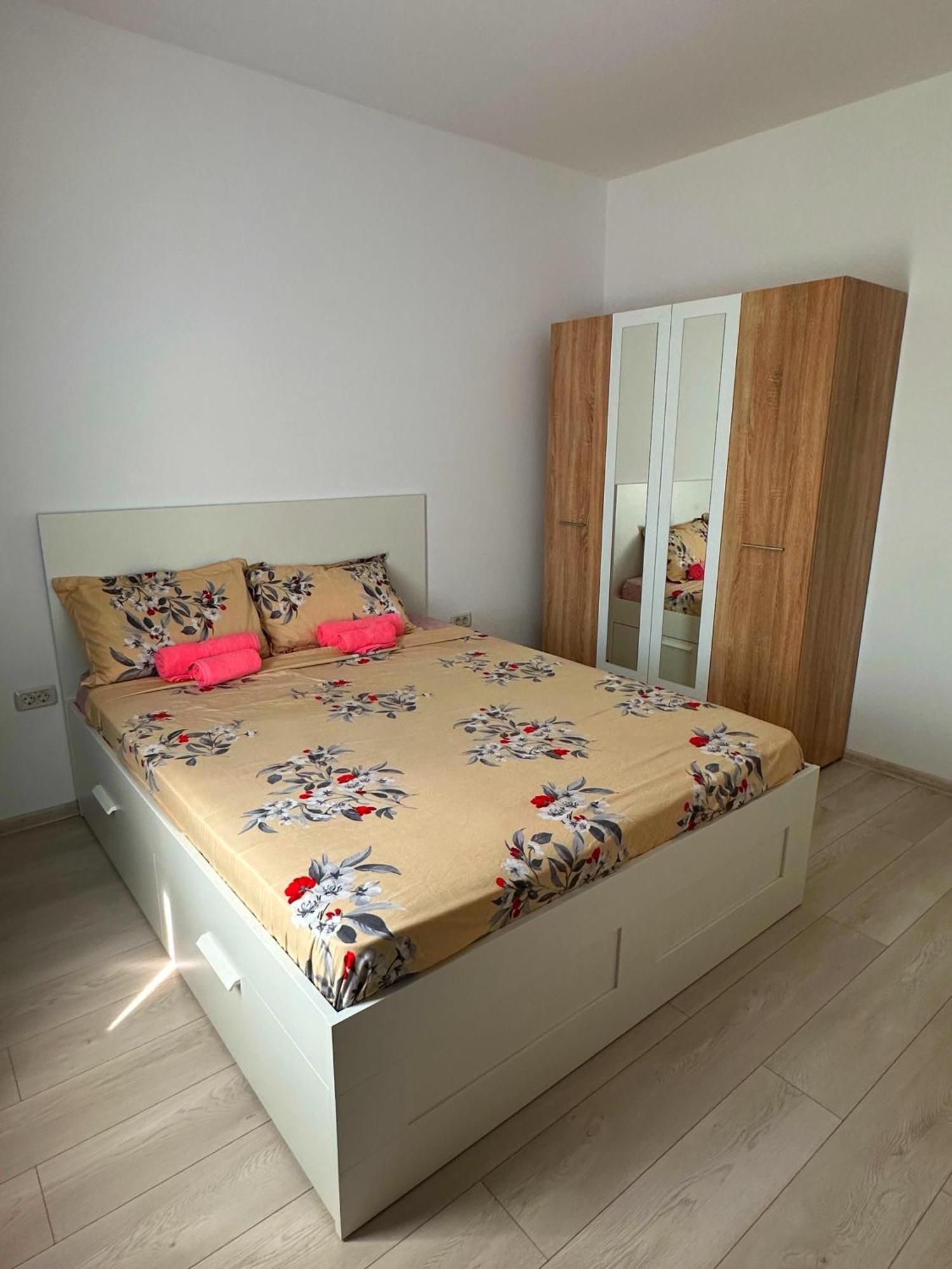 In Apart Hotel Бухарест Экстерьер фото
