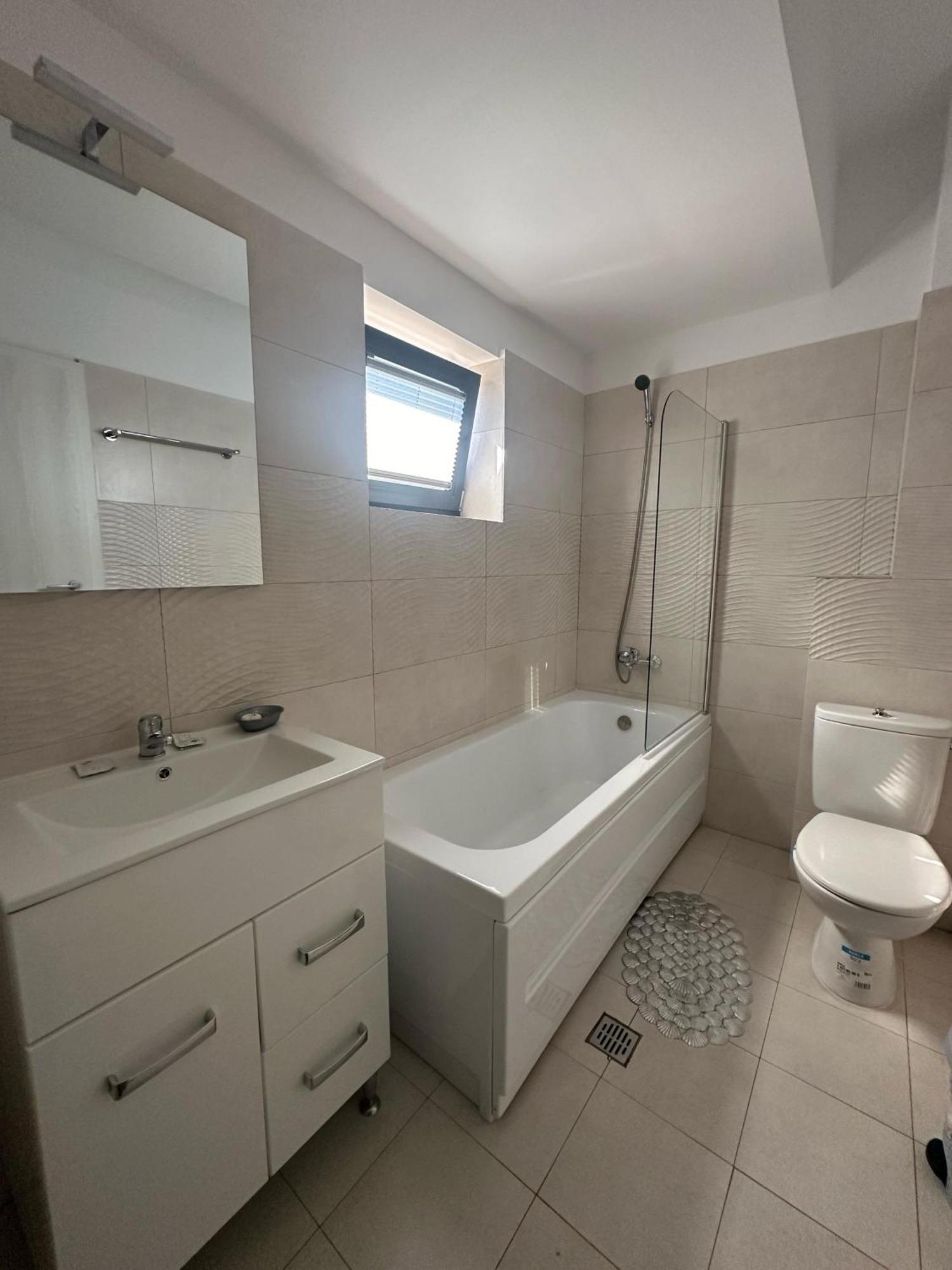 In Apart Hotel Бухарест Экстерьер фото