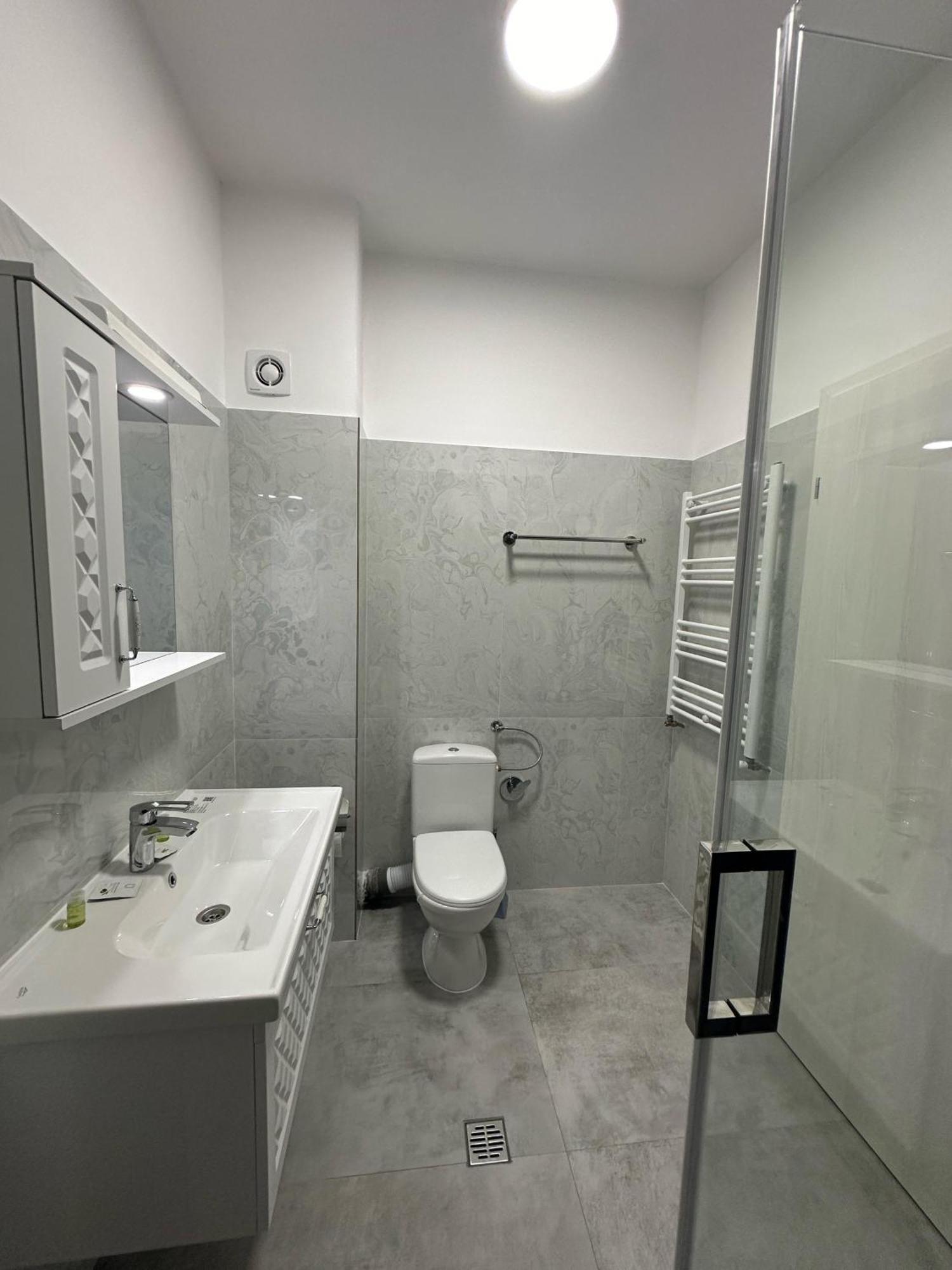In Apart Hotel Бухарест Экстерьер фото