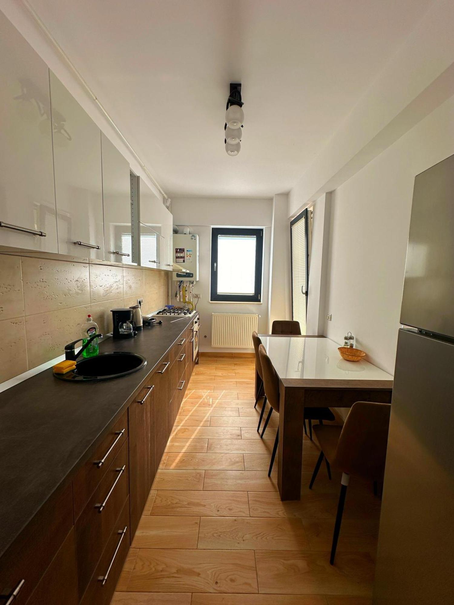 In Apart Hotel Бухарест Экстерьер фото