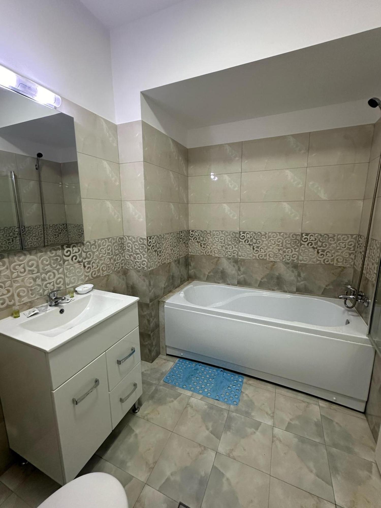 In Apart Hotel Бухарест Экстерьер фото